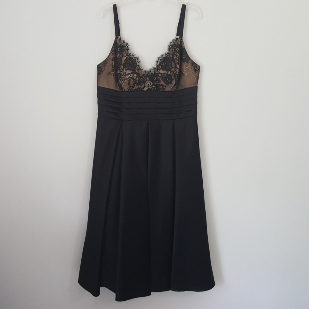 BCBGMaxAzria Formal Lace Detailed Dress